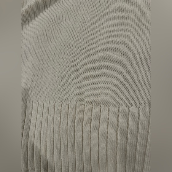 Old Navy Ivory Sweater - Picture 4 of 4
